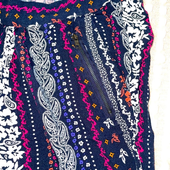 Multi color pants size medium, very cool material for summer - Picture 2 of 3